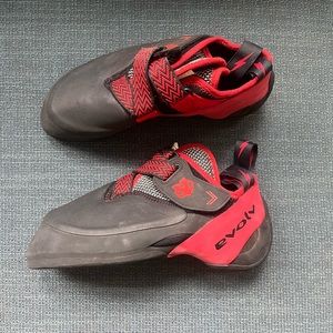 Evolv Agro - EUC - Mens 9.5 - Aggressive climbing shoe